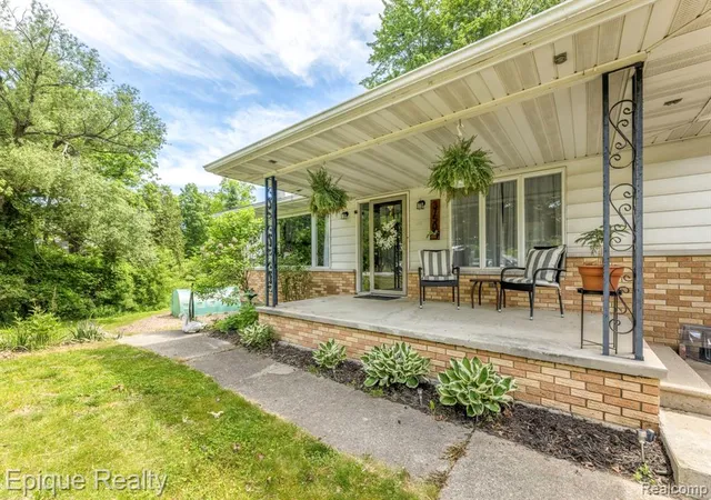 Homes for sale in Fort Gratiot, MI | 3750 Parker Rd, Fort Gratiot, MI 48059 | MLS# 61000991
