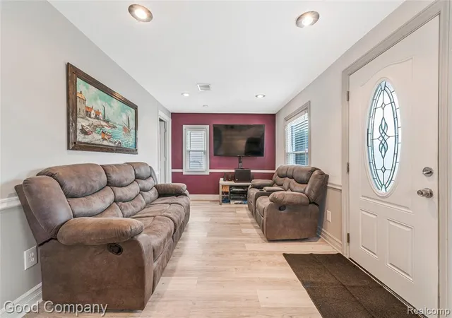 Homes for sale in Saint Clair Shores, MI | 22000 Fresard St, Saint Clair Shores, MI 48080 | MLS# 60986270