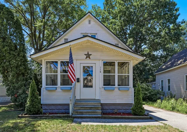 Homes for sale in Holland, MI | 118 W 18th St, Holland, MI 49423 | MLS# 70541425