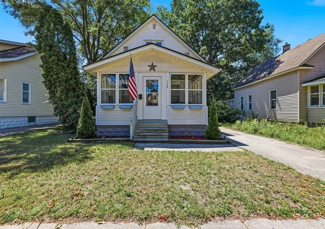Homes for sale in Holland, MI | 118 W 18th St, Holland, MI 49423 | MLS# 70541425