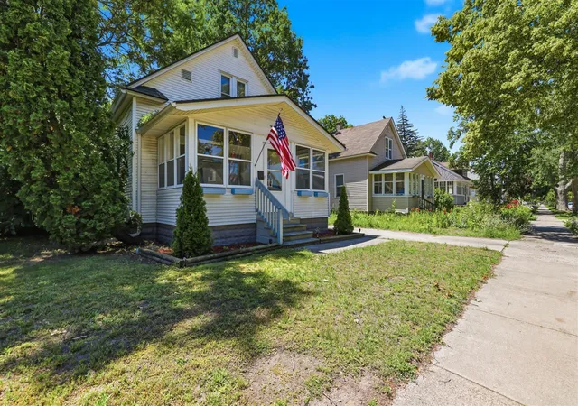 Homes for sale in Holland, MI | 118 W 18Th St, Holland, MI 49423 | MLS# 70541425