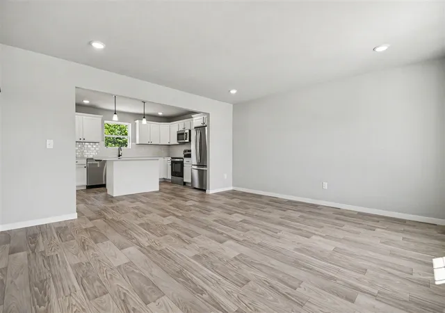 Photo 3 of Sale Pending at 2835 Sanderling Ct, Grand Rapids, MI 49508 | MLS# 70548916 | Listing updated on 2026-08-05