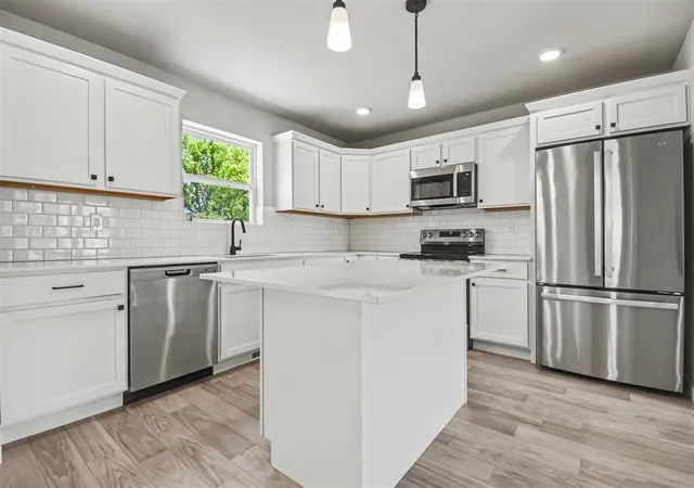 Photo 3 of Sale Pending at 2835 Sanderling Ct, Grand Rapids, MI 49508 | MLS# 70548916 | Listing updated on 2026-08-05