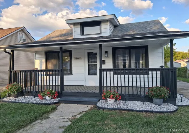 Photo 1 of Sale Pending at 28042 Maple St, Roseville, MI 48066 2430 | MLS# 61025372 | Listing updated on 2026-09-02