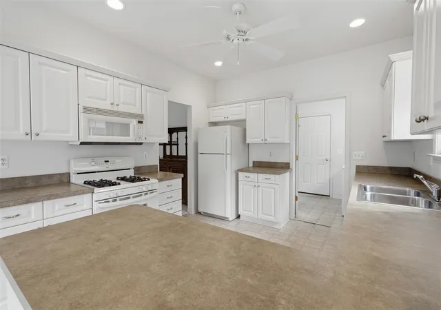 Photo 3 of Condo for sale at 52689 Wildwood Dr, Macomb, MI 48042 | MLS# 70555412 | Listing updated on 2026-08-31