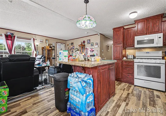 Photo 2 of Single family home for sale at 4572 Toronto Ave, Wyoming, MI 49519 | MLS# 70547409 | Listing updated on 2026-08-19