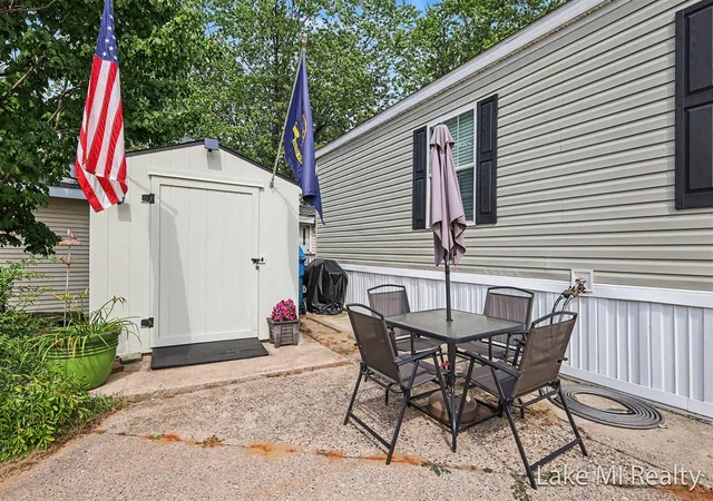 Photo 3 of Single family home for sale at 4572 Toronto Ave, Wyoming, MI 49519 | MLS# 70547409 | Listing updated on 2026-08-19