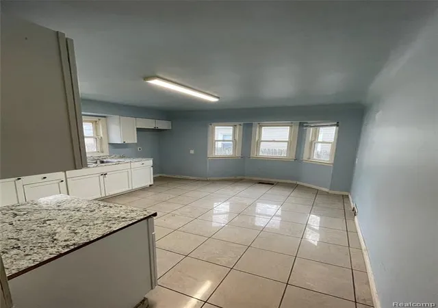4th image of 516 S Wheeler St, Saginaw, MI 48602 | MLS# 60923096