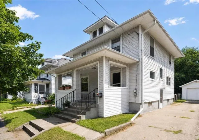 Photo 3 of Single family home for sale at 1017 Woodbridge St, Jackson, MI 49203 | MLS# 70550288 | Listing updated on 2026-08-29