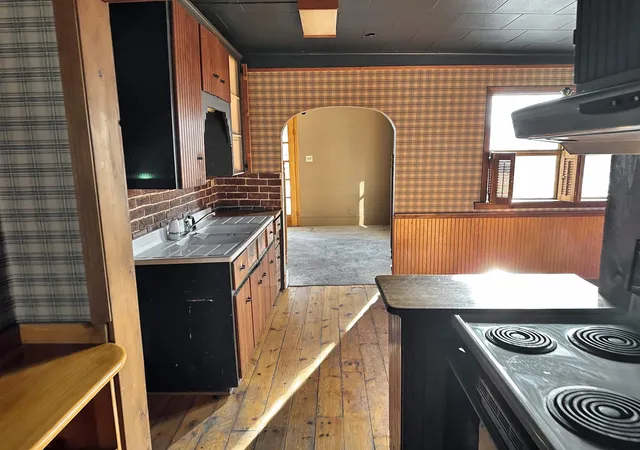 5th image of 921 Washington St, Traverse City, MI 49686 | MLS# 80064905