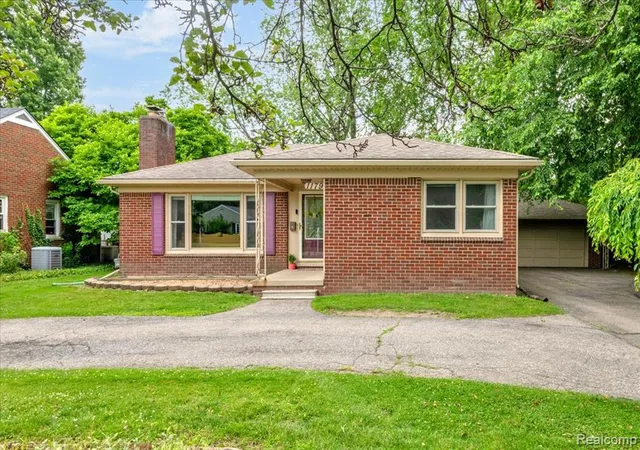 Homes for sale in Grosse Pointe Woods, MI | 1179 Hampton Rd, Grosse Pointe Woods, MI 48236 | MLS# 61006036
