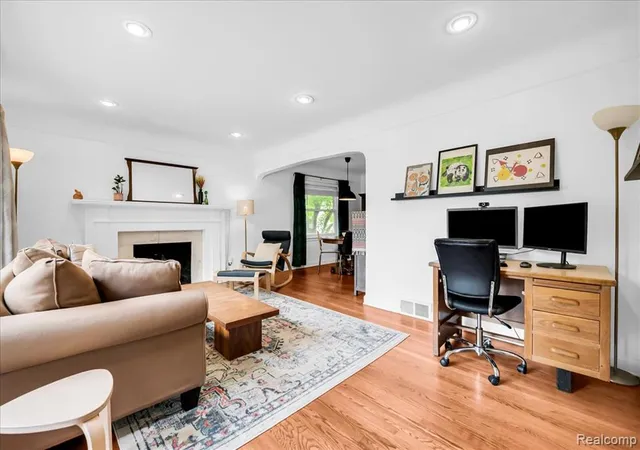 Homes for sale in Grosse Pointe Woods, MI | 1179 Hampton Rd, Grosse Pointe Woods, MI 48236 | MLS# 61006036