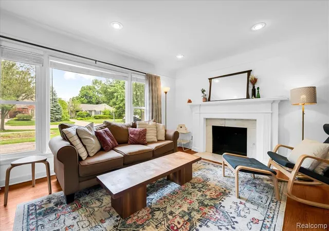 Homes for sale in Grosse Pointe Woods, MI | 1179 Hampton Rd, Grosse Pointe Woods, MI 48236 | MLS# 61006036