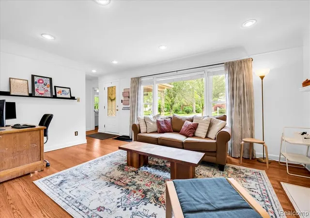 Homes for sale in Grosse Pointe Woods, MI | 1179 Hampton Rd, Grosse Pointe Woods, MI 48236 | MLS# 61006036