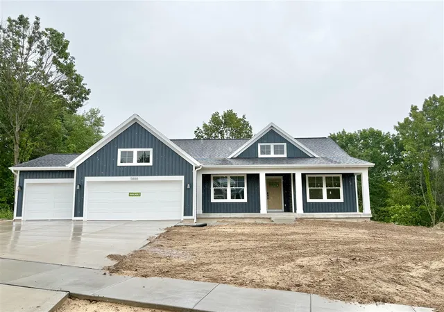 Homes for sale in Caledonia, MI | 5888 Valley Point Dr, Caledonia, MI 49316 | MLS# 70527360