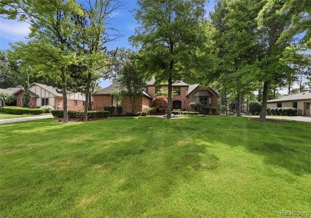 Photo 3 of Sale Pending at 55380 Theo Dr, Shelby Township, MI 48315 | MLS# 61001732 | Listing updated on 2026-08-22
