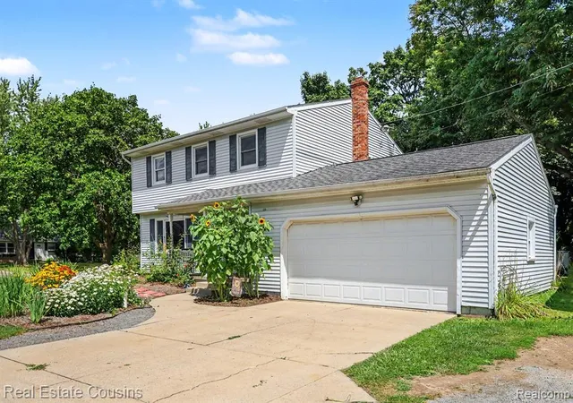 Photo 3 of Sale Pending at 14951 Idylcrest Dr, Lansing, MI 48906 | MLS# 61016674 | Listing updated on 2026-09-03