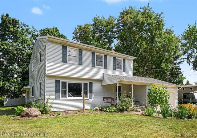 Photo 4 of Sale Pending at 14951 Idylcrest Dr, Lansing, MI 48906 | MLS# 61016674 | Listing updated on 2026-09-03