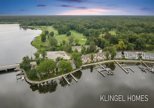 Homes for sale in Spring Lake, MI | 17528 N Fruitport Rd, Spring Lake, MI 49456 | MLS# 70541936