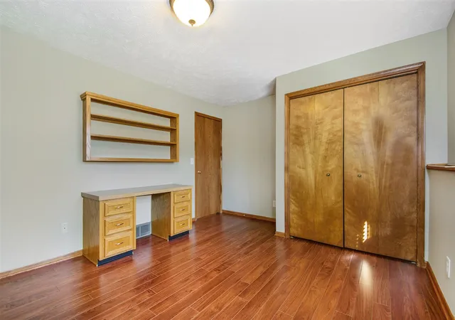Photo 4 of Sale Pending at 4180 Ivanrest Ave, Grandville, MI 49418 | MLS# 70525536 | Listing updated on 2026-04-19