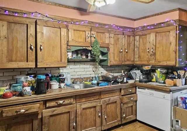 4th image of 617 Marquette Blvd, Kingsford, MI 49802 | MLS# 50219634