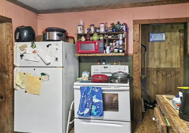 5th image of 617 Marquette Blvd, Kingsford, MI 49802 | MLS# 50219634