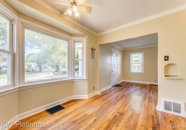 Photo 4 of Single family home for sale at 3310 Poplar St, Port Huron, MI 48060 2054 | MLS# 61025364 | Listing updated on 2026-09-05