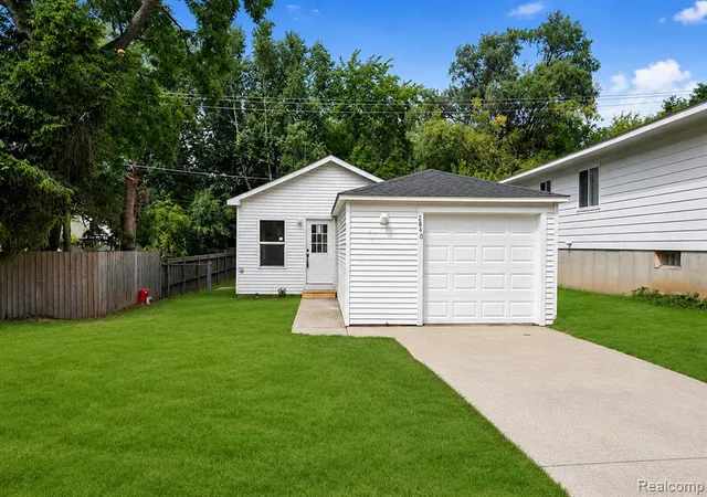 2nd image of 2840 Oldsmobile Ave, Waterford, MI 48328 2644 | MLS# 61023981