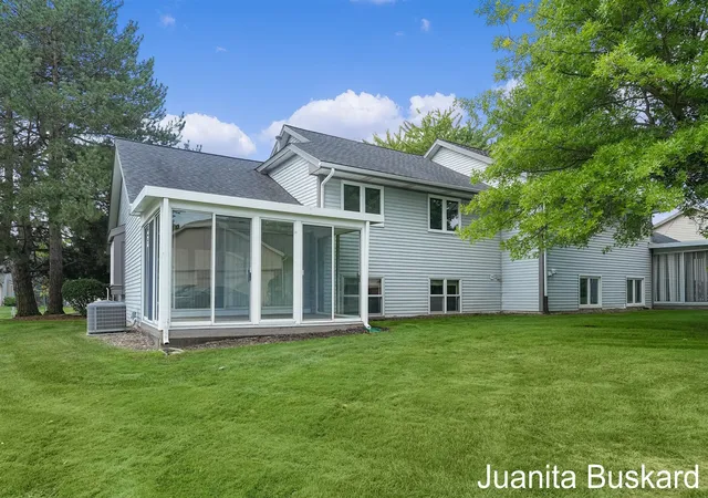 Homes for sale in Grand Rapids, MI | 2743 Mulford Dr, Grand Rapids, MI 49546 | MLS# 70487875