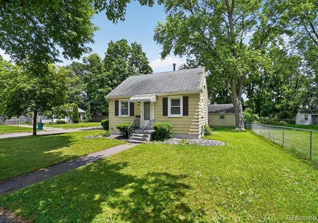 Homes for sale in Lansing, MI | 3901 Lowcroft Ave, Lansing, MI 48910 | MLS# 61007384