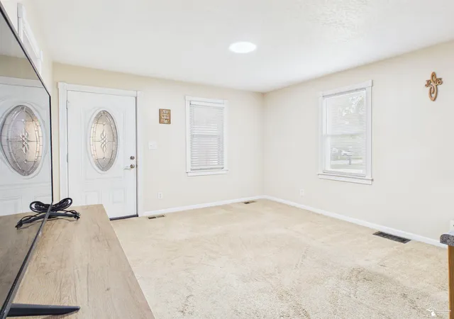 Photo 4 of Sale Pending at 1706 Hemlock St, Monroe, MI 48162 | MLS# 50219564 | Listing updated on 2026-09-03