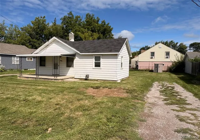 2nd image of 1026 W Scottwood Ave, Flint, MI 48507 3638 | MLS# 61024410