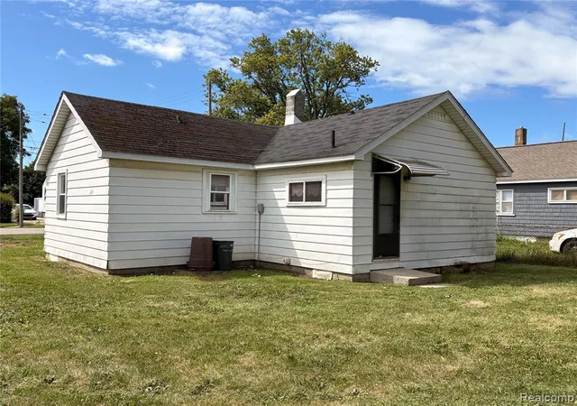 4th image of 1026 W Scottwood Ave, Flint, MI 48507 3638 | MLS# 61024410
