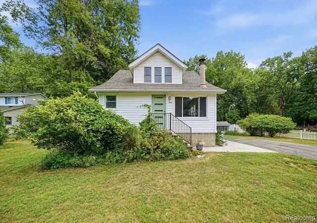 Photo 1 of Single family home for sale at 34004 Kirby St, Farmington Hills, MI 48335 5252 | MLS# 61023596 | Listing updated on 2026-08-30