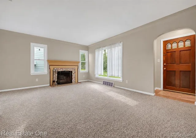 Photo 3 of Sale Pending at 1915 Tuscola St, Flint, MI 48503 2125 | MLS# 61025928 | Listing updated on 2026-09-14