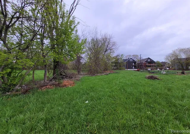2nd image of 2196 Field St, Detroit, MI 48214 | MLS# 60967882