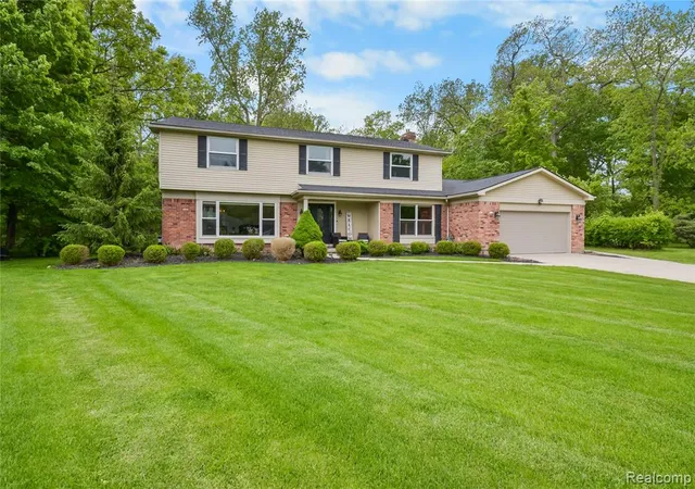 1st image of 26060 Hidden Ln, Grosse Ile, MI 48138 1826 | MLS# 60999816