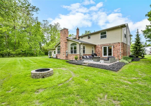 3rd image of 26060 Hidden Ln, Grosse Ile, MI 48138 1826 | MLS# 60999816