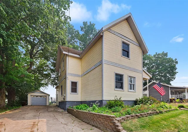 Photo 2 of Single family home for sale at 42 E Waterloo St, Casnovia, MI 49318 | MLS# 70546943 | Listing updated on 2026-09-11