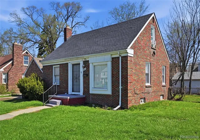 3rd image of 5900 Cadieux Rd, Detroit, MI 48224 | MLS# 60983830