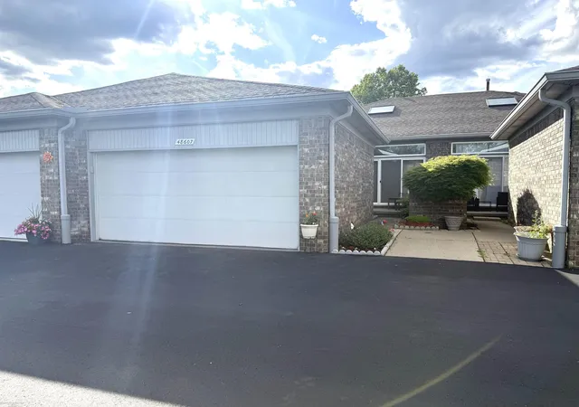 Homes for sale in Shelby Township, MI | 48607 Sugar Bush Ct, Shelby Township, MI 48315 | MLS# 50211551