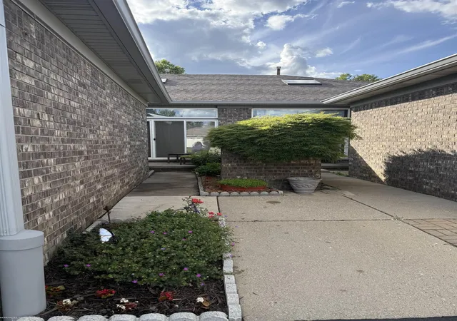 Homes for sale in Shelby Township, MI | 48607 Sugar Bush Ct, Shelby Township, MI 48315 | MLS# 50211551
