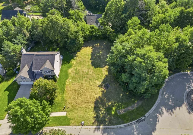Photo 3 of Sale Pending at 5 Donna Ct, Waterford, MI 48329 | MLS# 50219742 | Listing updated on 2026-09-15