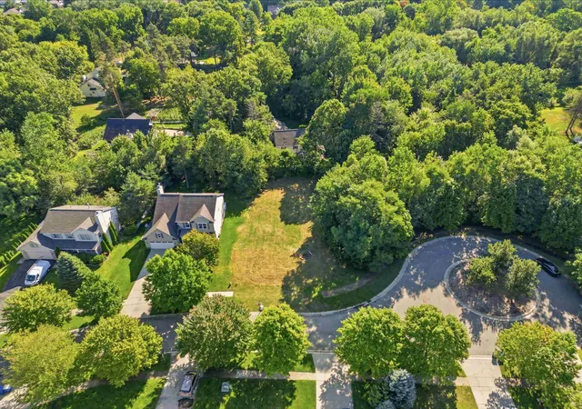 Photo 4 of Sale Pending at 5 Donna Ct, Waterford, MI 48329 | MLS# 50219742 | Listing updated on 2026-09-15