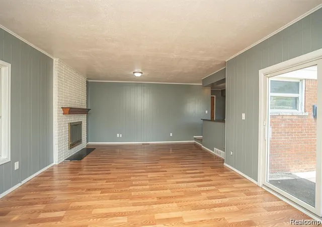 Photo 4 of Sale Pending at 25568 Thomas Dr, Warren, MI 48091 1340 | MLS# 61014796 | Listing updated on 2026-09-27