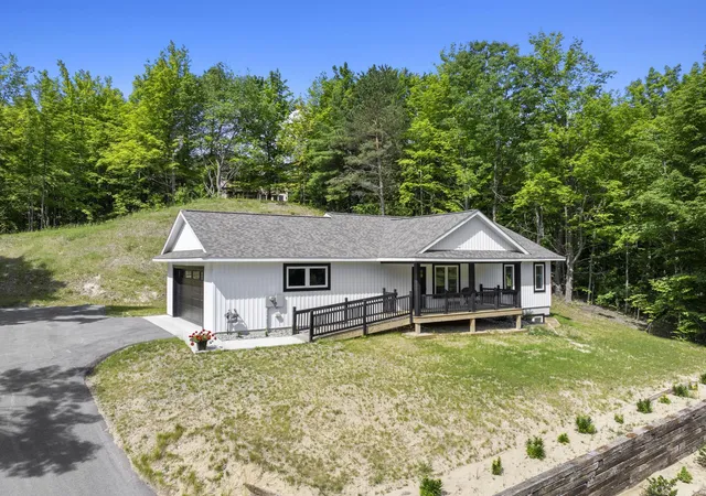 Homes for sale in Cedar, MI | 4144 S Sugar Loaf Mountain Rd, Cedar, MI 49621 | MLS# 80065739