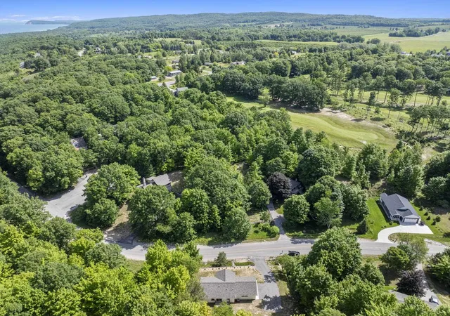 Homes for sale in Cedar, MI | 4144 S Sugar Loaf Mountain Rd, Cedar, MI 49621 | MLS# 80065739
