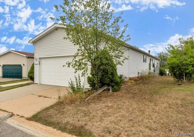 2nd image of 8209 Bloomsbury Cir, Northville, MI 48167 9499 | MLS# 61024665