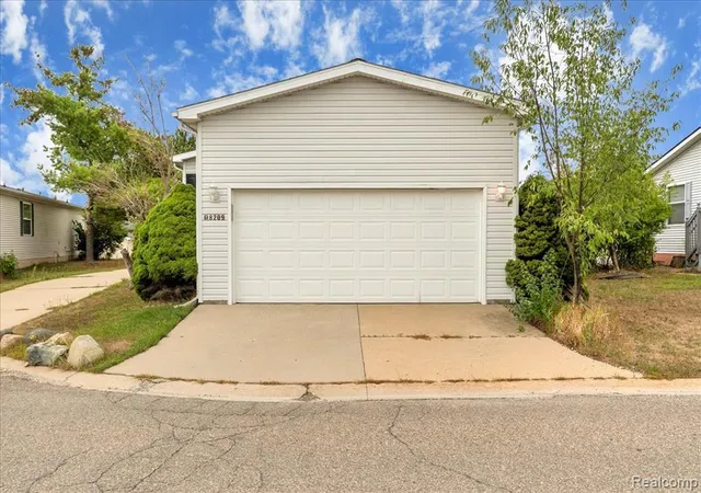 Photo 3 of Manufactured home for sale at 8209 Bloomsbury Cir, Northville, MI 48167 9499 | MLS# 61024665 | Listing updated on 2026-08-27