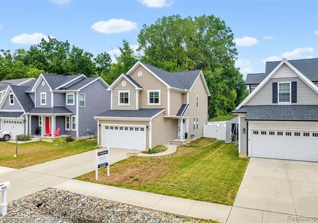 1st image of 545 S Winding Dr, Waterford, MI 48328 | MLS# 61020612